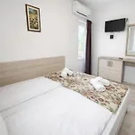 къщата с чешмата